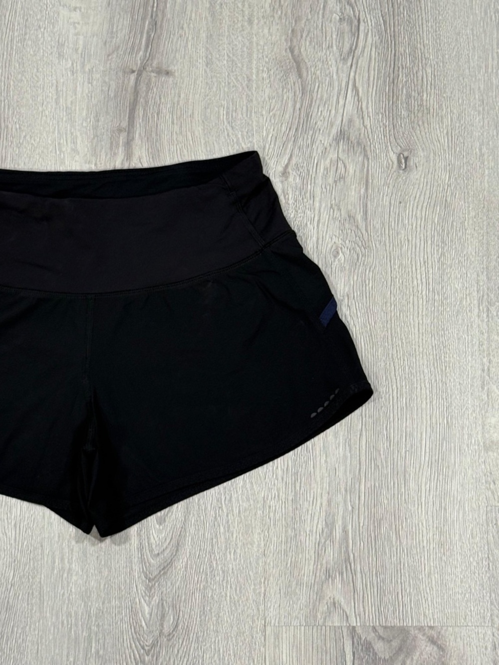 Lululemon Speed Up Running Shorts - Size 4 - Black with Contrast Trim. - Picture 6 of 8